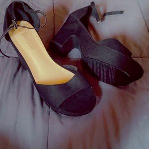 Black shoes okay fit, but we’re a little tight over my toes.